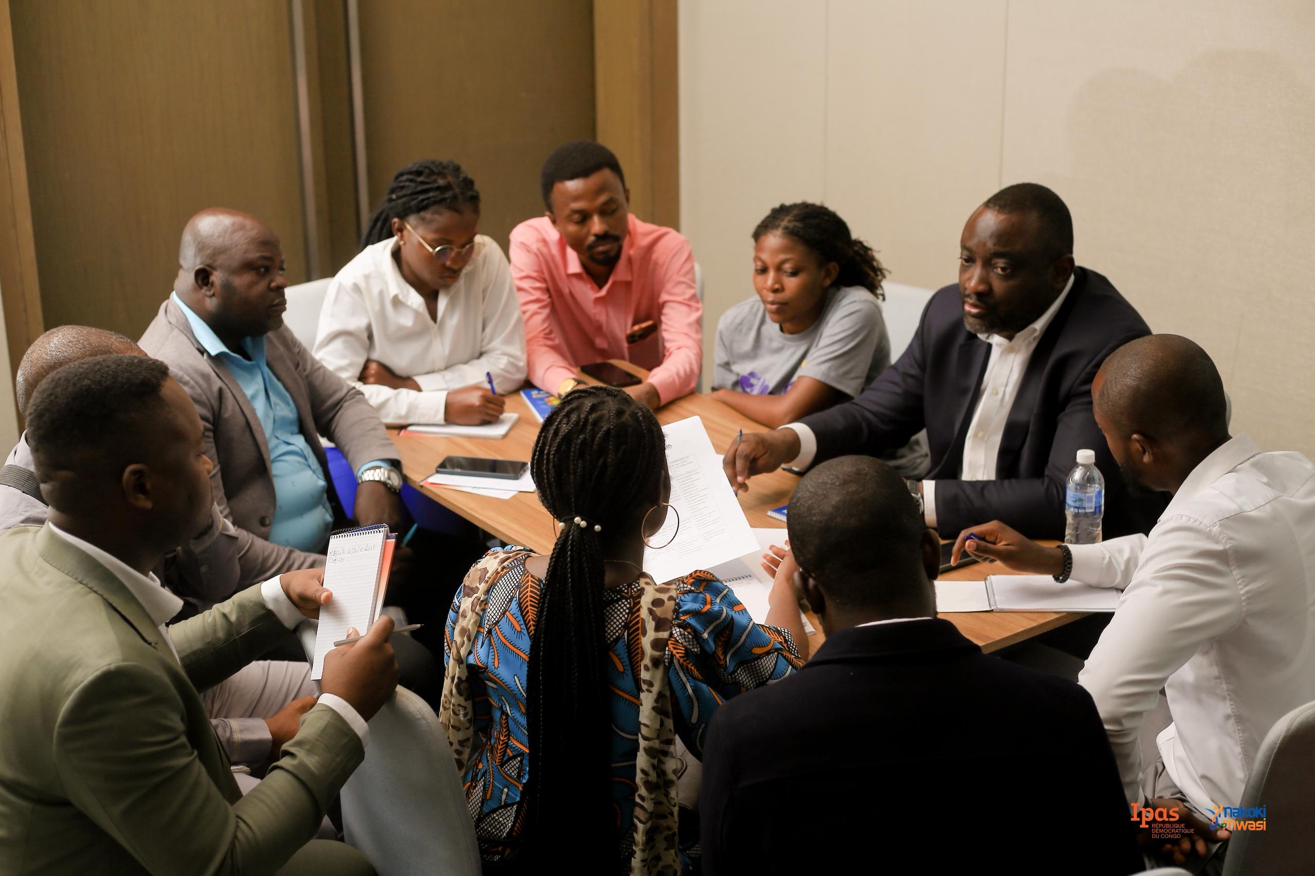 Groupe de personnes en RDC